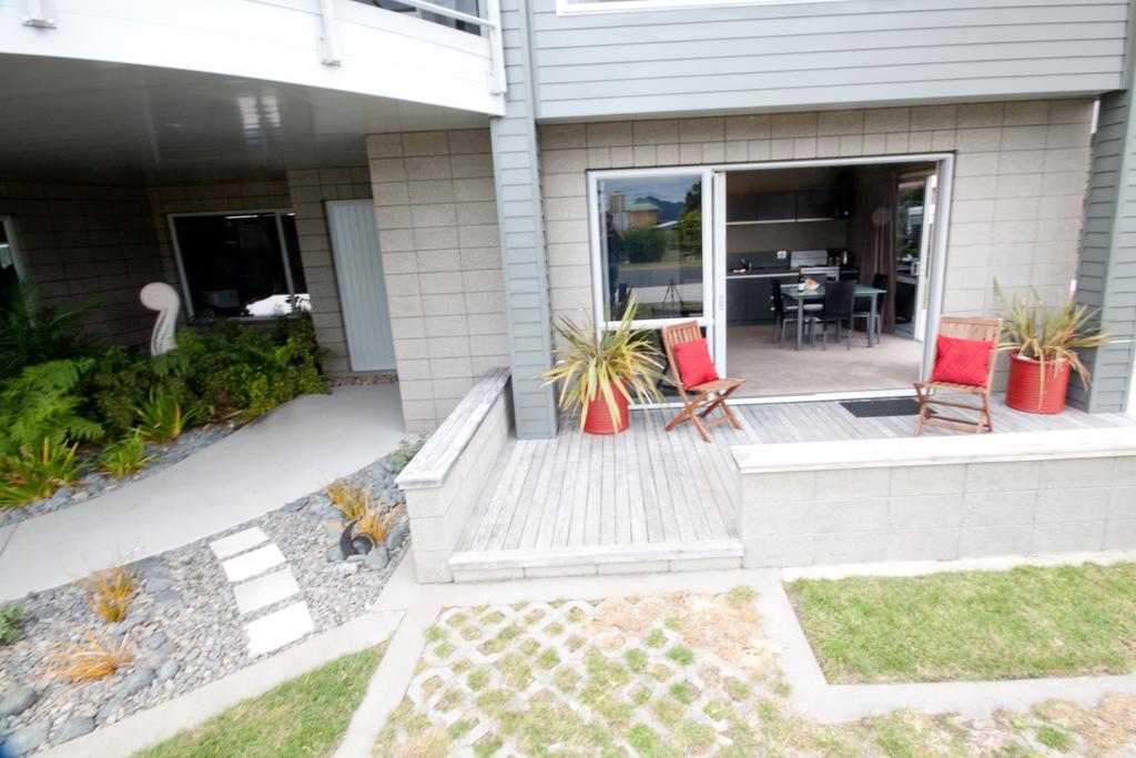 Bay Breeze Accommodation Cooks Beach ภายนอก รูปภาพ